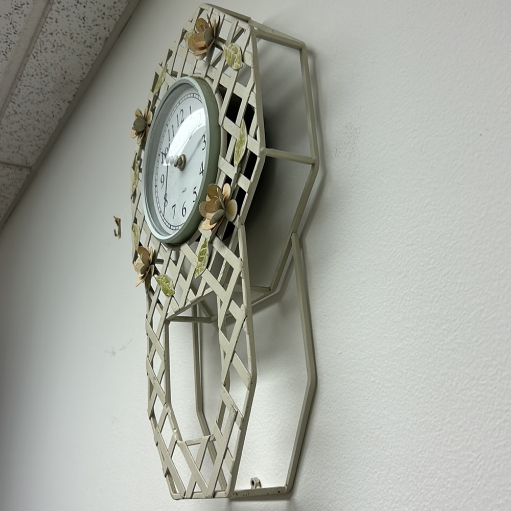 Vintage Kirch | Wall Clock White/3D Floral Appliqué Metal Lattice - Picture 14 of 16